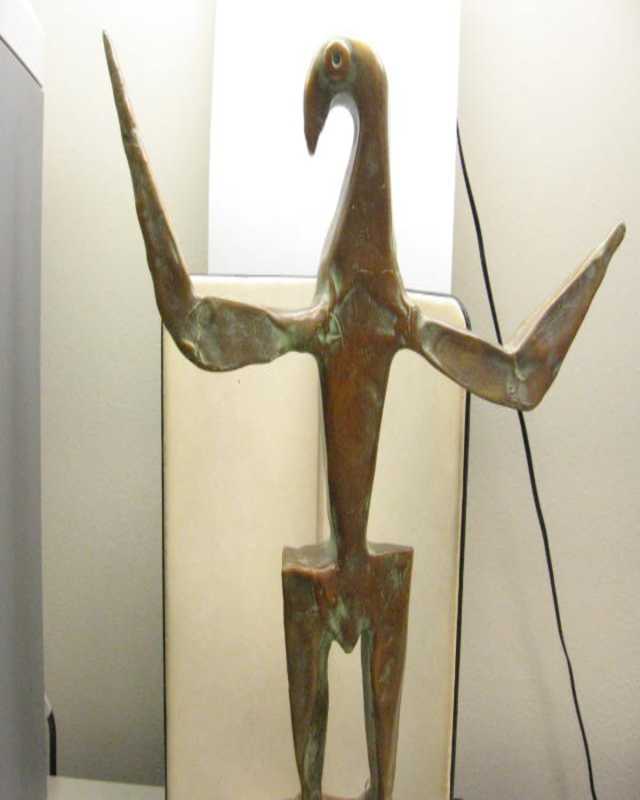 22KYG CARDINAL STATUE